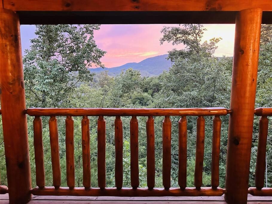 Cabin-N-Smokys! Indoor Resort Pool Views Hot Tub Game Room Sevierville Exterior photo