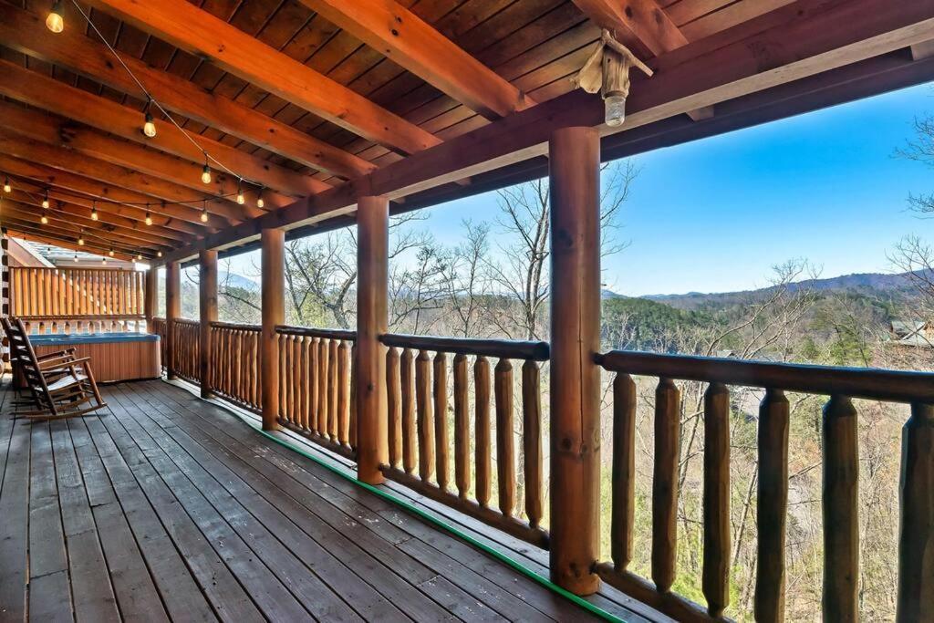 Cabin-N-Smokys! Indoor Resort Pool Views Hot Tub Game Room Sevierville Exterior photo