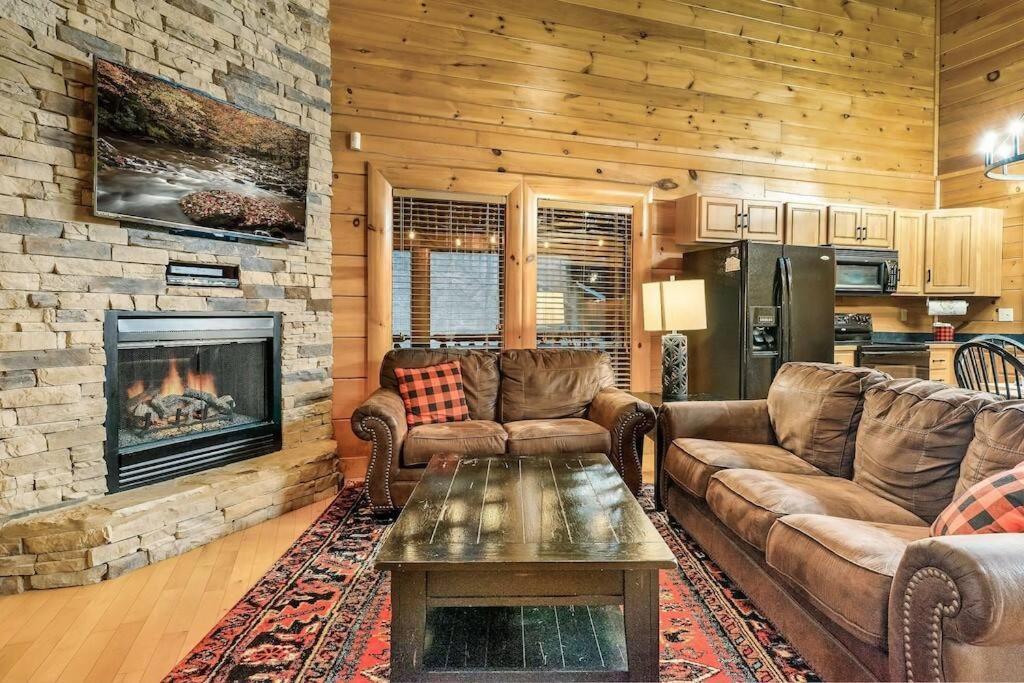 Cabin-N-Smokys! Indoor Resort Pool Views Hot Tub Game Room Sevierville Exterior photo
