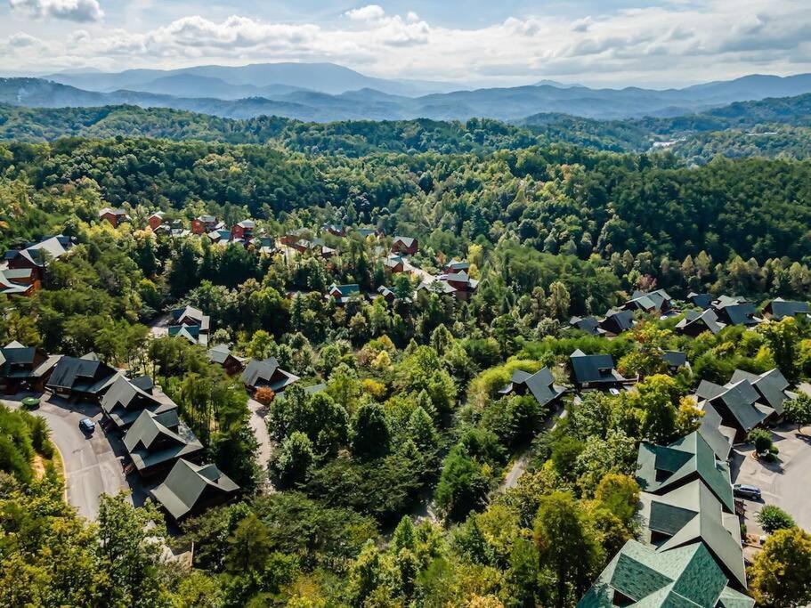 Cabin-N-Smokys! Indoor Resort Pool Views Hot Tub Game Room Sevierville Exterior photo