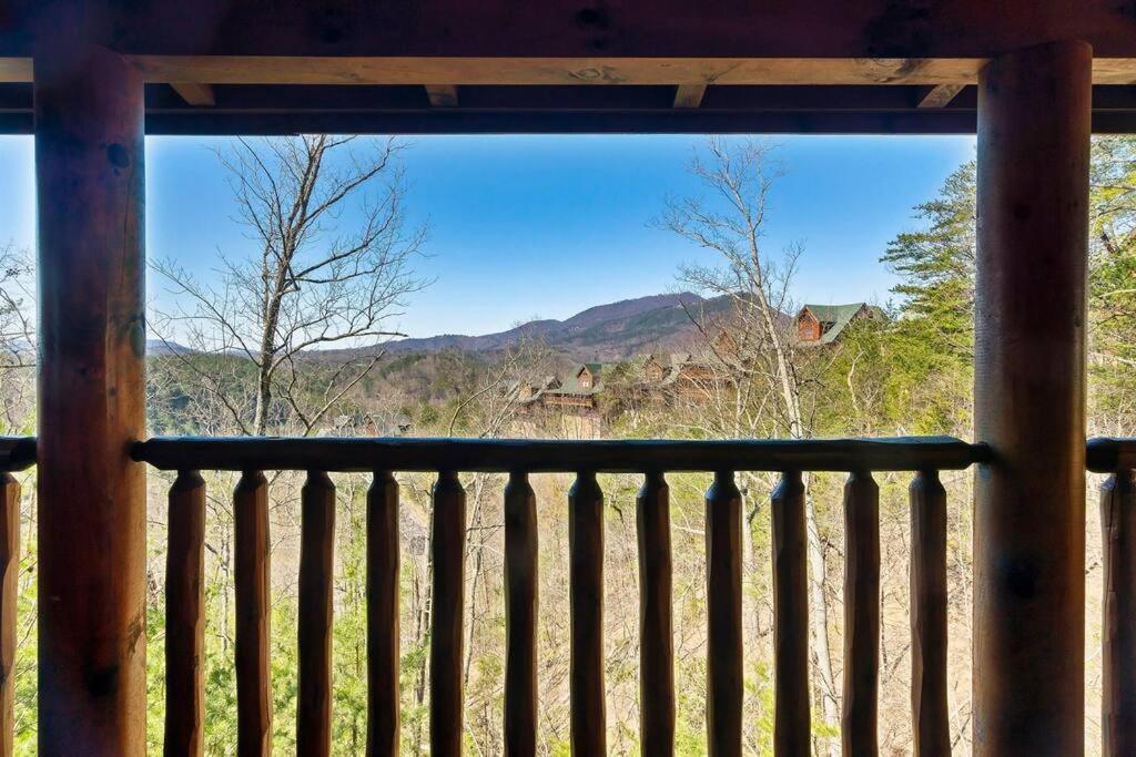 Cabin-N-Smokys! Indoor Resort Pool Views Hot Tub Game Room Sevierville Exterior photo