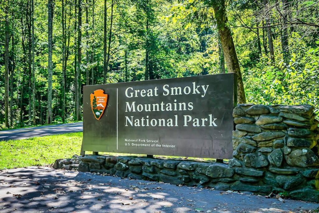 Cabin-N-Smokys! Indoor Resort Pool Views Hot Tub Game Room Sevierville Exterior photo